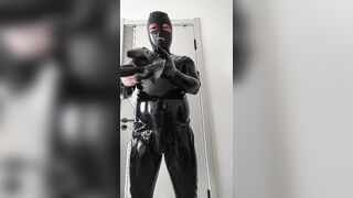 穿乳胶衣带上锁