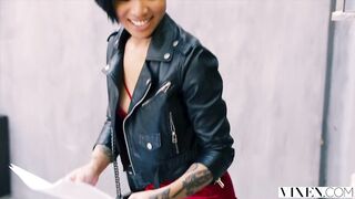 VIXEN Actress is Tempted By Hollywood Pair