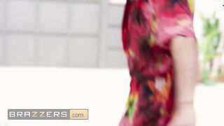 Get Soaked! Sophie Reade / Brazzers/ Go into XVPROMO on official web page for discount