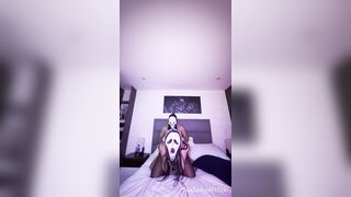Having sex with Scary Movie scene on Halloween night
