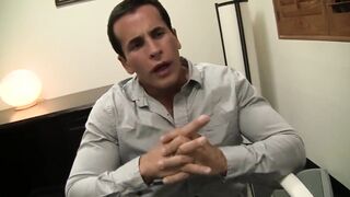 Bella Brookes gets her snatch masturbated and does consummate fellatio