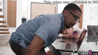 Computer technician dives unfathomable into the problem with teens laptop