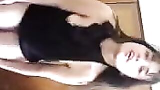 SEXY ARABIC GIRL SHOWS OFF