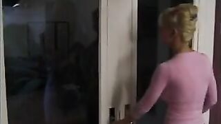 2 lesbians playing with their pussies