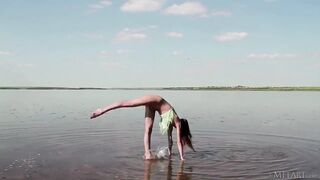 Penelope Cum dominates Arian