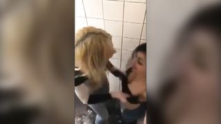 Servicio discoteca - Lesbiana dominante pillada con su novia