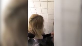 Servicio discoteca - Lesbiana dominante pillada con su novia