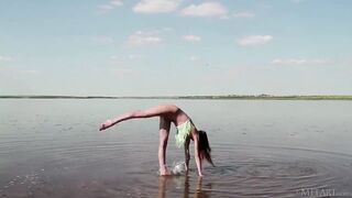 Gina Gerson sits on Ivana Sugar's face