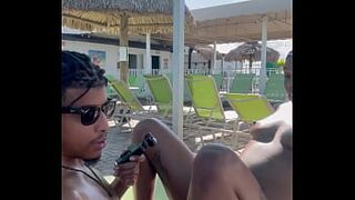 Would u bang in front of a crowd ?