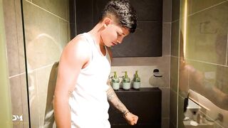 My neighbour gets screwed in the baths after I fix her shower - Danner Mendez & Andrea Castro