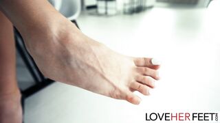 Foot Tease with Ella Reese