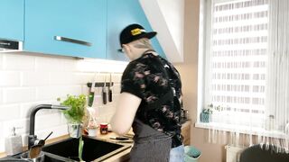 Bad Volodya i jego sposób na ryż po azjatycku. Gotowanie i ruchanie