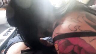 Blow job sex in the car, I roll down the windows so everybody can watch her giving head and her large booty - Mamiimaldii