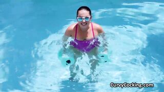 Oiling and banging curvy chick in the backyard after workout