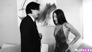 Femme fatale seduces intimate investigator