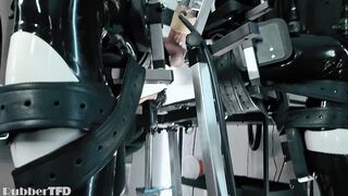 RUBBER PUP TIED [PP TRAINING]