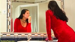 9th month pregnant teen takes a shower