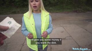 That babe Jogs passed and screws me - Public Agent