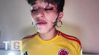 Voy a ver el partido y Encuentro a mi novia follando con otra chica y termino llenándola de jizz