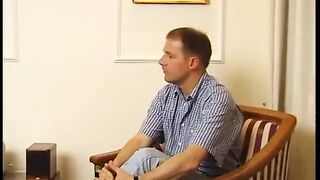 Aged floozy comes to casting to blow a schlong