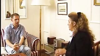 Aged floozy comes to casting to blow a schlong