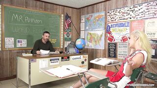 Nova cane blows her teacher to get a passing grade