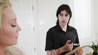 Housewife Hopeless For Action Sucks The Cleaner