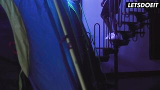 Enjoyable Lesbo Women Messy Anal with BBC In The Tent