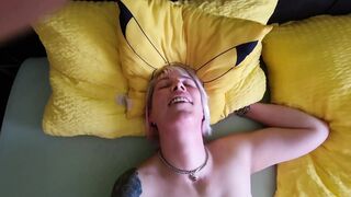 Paule and Maja are looking for babes for movie scenes