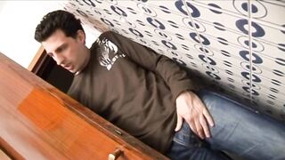 Wanker male spies her hawt Stepauntie in the bath