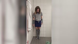 Bizarre Pee Party - Bizarre wetting