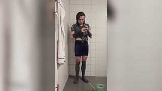 Bizarre Pee Party - Bizarre wetting