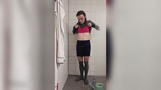 Bizarre Pee Party - Bizarre wetting
