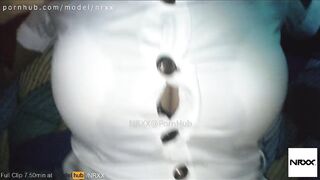 ขยำหน้าอกยั่วให้ผัวเงี่ยน คาชุดนักศึกษา เสื้อรัดจนเห็นยกทรง นมใหญ่เต็มมือ