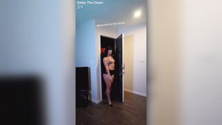 White Beauty Leaves Playboycarti Concert To Chill With Clown