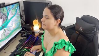 I DISCOVER MY STEPSISTER VERY SEXY WATCHING PORN U WEREN'T LIKE THAT !