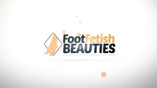 Breathtaking blond won over by a stinky feet