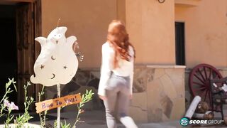 Redheaded Braceface Vanna Bardot Fingers Her Constricted, Hairless