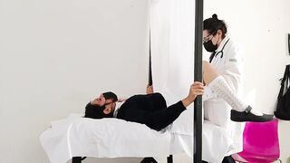 A sly gynecologist inserts his rod into his patients during consultations.