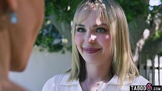 Mad stepfamily welcomes swap student into their home