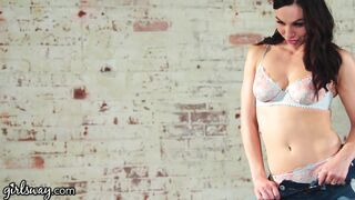 GIRLSWAY Hawt Model Lets Photographer Sit on Her Face