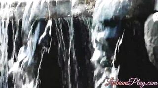 Dykes Aubrey Star and Kendall Kayden have oral fun outdoors