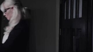 Hot stepdaughter gets tasty MILF pussy on her cute face