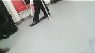lindas lesbianas en el metro