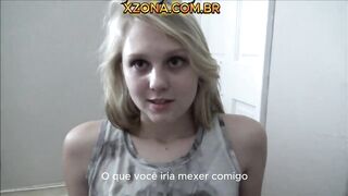 Meia-irmã quer brincar e se empolgou