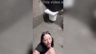 Wife Sneaks into Bath to Screw