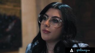 GIRLSWAY - Chanel Camryn Has Romantic Sex With Glamorous Scarlett Alexis On Piano - SPANISH SUBTITLES