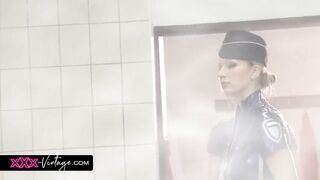 Anal Thrill Between the Pans