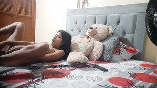 I'm alone in my hawt room screwing my snatch