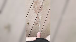 Pissing On The Porch 《4k》